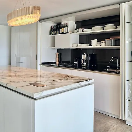 Golden Mile Townhouse, Pool & Sea Views *