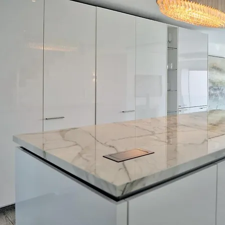 Golden Mile Townhouse, Pool & Sea Views Casa vacanze *