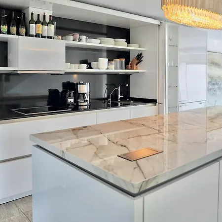 Golden Mile Townhouse, Pool & Sea Views Marbella